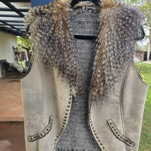 Montana Co Women's Faux Fur Trim And Faux Taupe Suede Western Vest